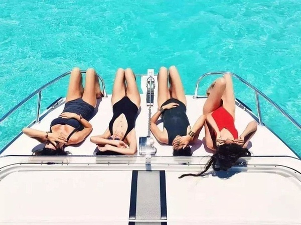 什么？还没有打动你？那这个呢！  在活动宣传时就已透露的“王牌玩法”——帆船出海派对。我们会