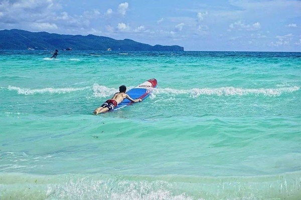 原价：128元/小时 现价：1元起拍  桨板，在晋江的大平水的地形条件下，变得更容易上手。就算是不