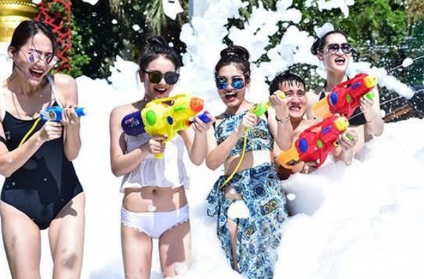 没有玩水球大战的夏天，都不叫夏天。我们准备了1000+水球，不管你是比基尼还是大泳裤，不管你是