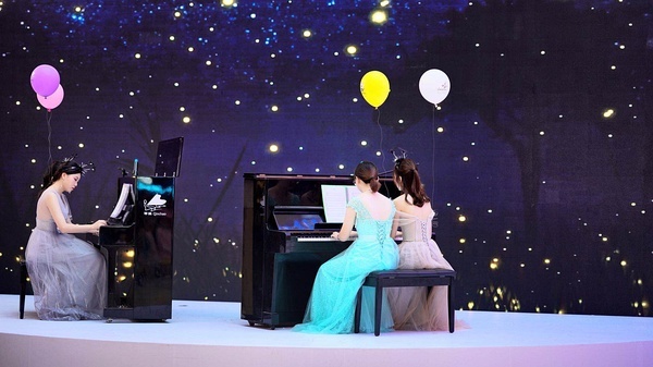 披着繁星，一路流萤相伴，来赴一场音乐之约！