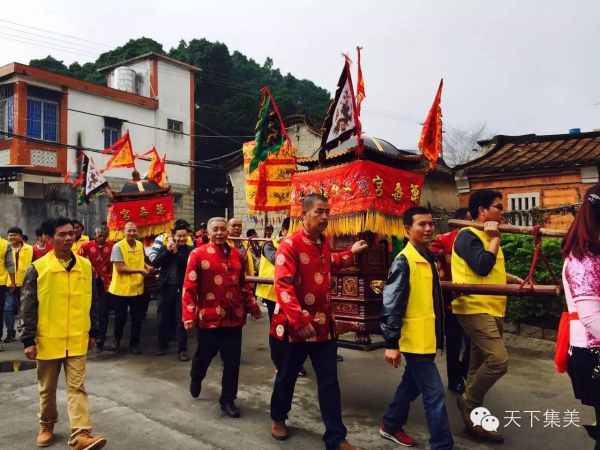 请香火迎春巡，哪个村的新年这么热闹？