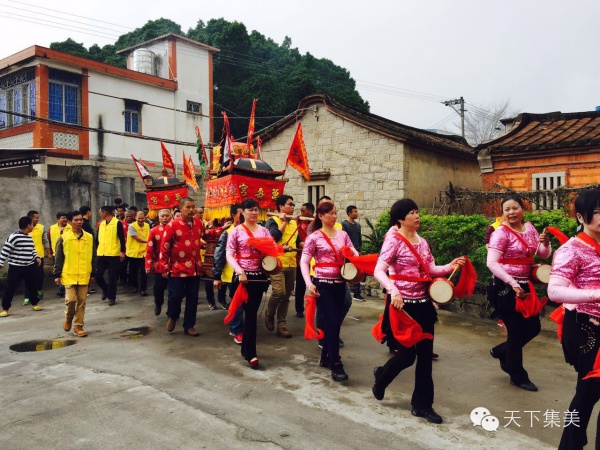 请香火迎春巡，哪个村的新年这么热闹？