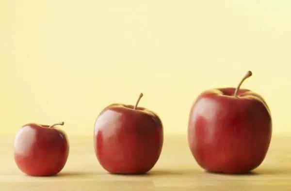 长期吃苹果的女人，竟然会变成这样！惊呆了