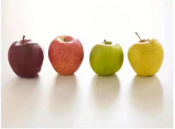 长期吃苹果的女人，竟然会变成这样！惊呆了