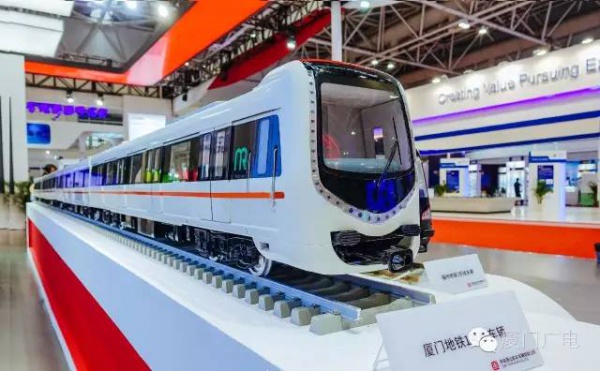 快看！厦门地铁一号线列车长这样！一辆车最多载2062人。。