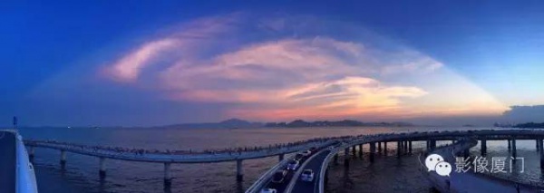 【台风预警】“妮妲”步步紧逼！厦门惊现奇观！沿海景点全关闭！