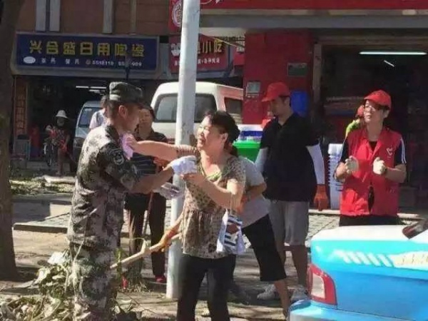 惨遭最强台风蹂躏，厦门人居然还笑得出来