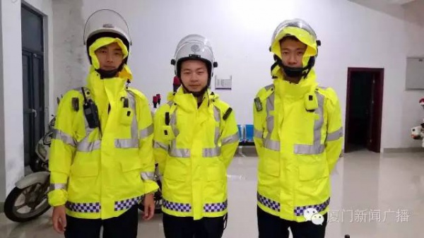 暖心暖城！现在才是厦门最美的样子～你瞧，台风过后“凤凰花”都开了...