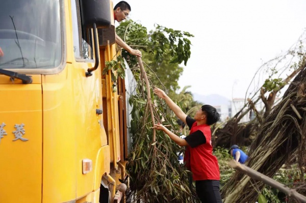 极美！台风后集美大学惊现“彩虹”，引网友围观点赞！