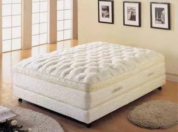 听医生的“睡硬板床”反而腰更痛？因为你理解错了！正确睡法在这里