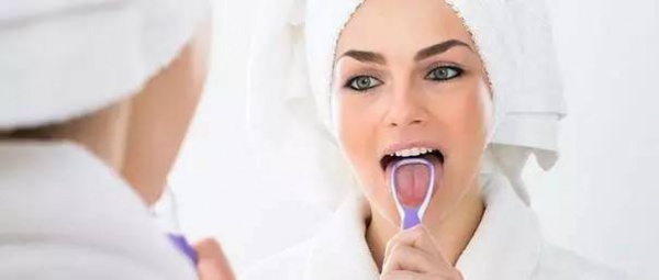 刷牙要不要刷舌头？医生的答案是大写的“要”！原因竟是这样的……