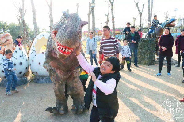 吓尿！园博苑惊现“侏罗纪公园”，恐龙复活了？！