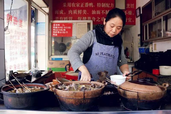 人均8元！这只鸭每天吃姜50斤，连新加坡都有它的粉丝……