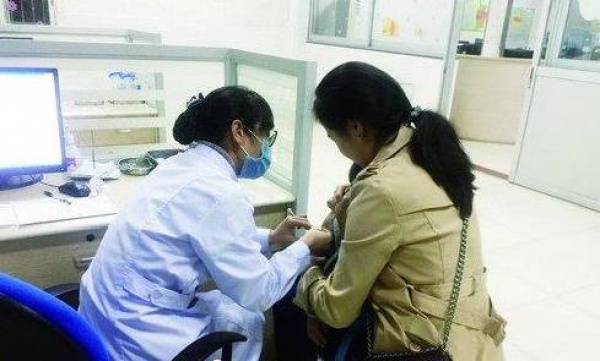 悲痛！翔安隧道收费站口突发车祸，女司机跪在死者尸体前哭喊对不起......