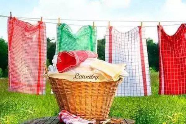 深色衣服老是一洗就褪色？加点这个泡一泡，衣服再也不掉色！