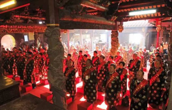 海沧又出名了！昨天几千人在青礁慈济祖宫同时做这事，轰动整个厦门！