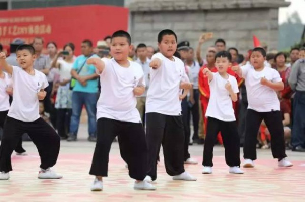 海沧又出名了！昨天几千人在青礁慈济祖宫同时做这事，轰动整个厦门！