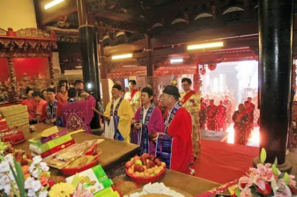 海沧又出名了！昨天几千人在青礁慈济祖宫同时做这事，轰动整个厦门！