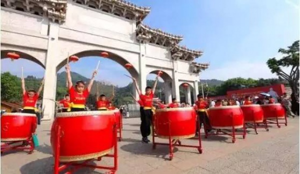 海沧又出名了！昨天几千人在青礁慈济祖宫同时做这事，轰动整个厦门！