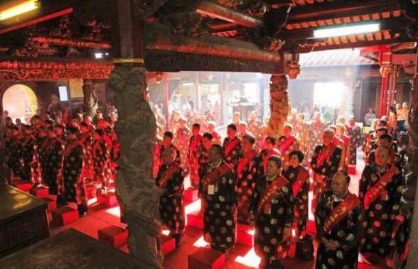 海沧又出名了！昨天几千人在青礁慈济祖宫同时做这事，轰动整个厦门！