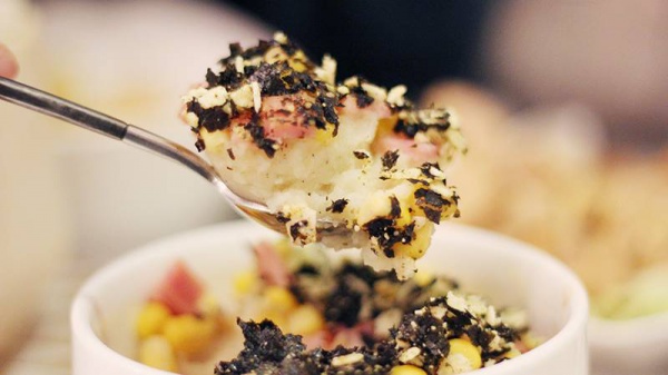 一夜爆红美食圈！厦门这个90后妹子放着老师不当，居然把椰子玩出4种味道！