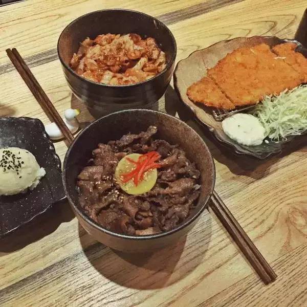 五一不看人山人海，沿着集美学村公车站吃遍这些高性价比小店~