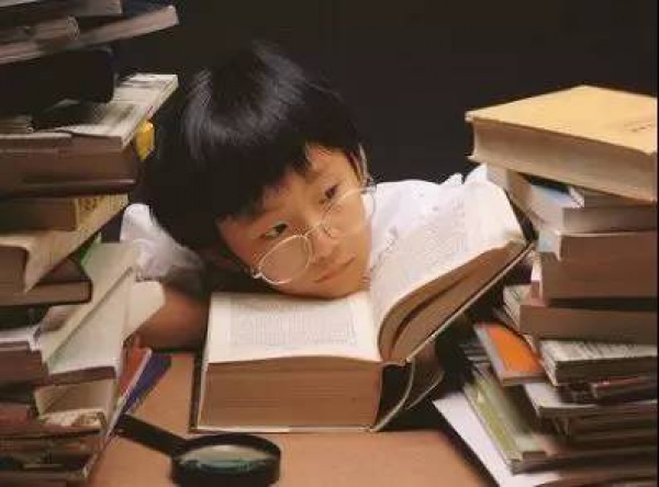 20岁女生因它右眼“暴盲”，能把这个坏习惯改掉的请举手……