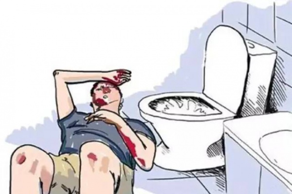 洗个厕所也能中毒？90后小伙紧急送医，这种错很多人都在犯！