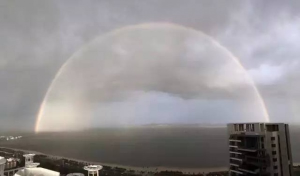 极美影像丨台风登陆前夕，风起云涌的厦门，震撼了全国。
