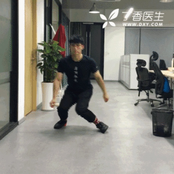 走个“鸭子步”瞧瞧，一个动作就能测出你的膝盖有没有问题！