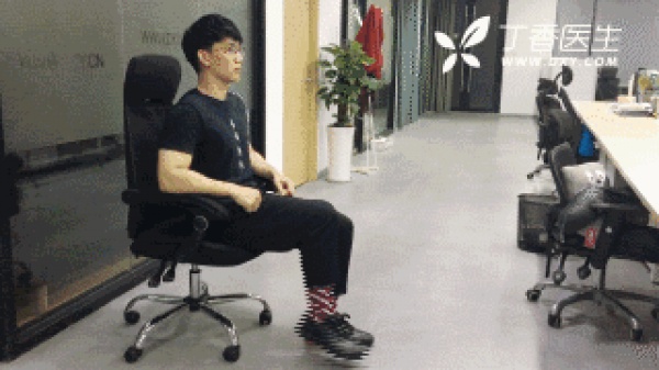 走个“鸭子步”瞧瞧，一个动作就能测出你的膝盖有没有问题！