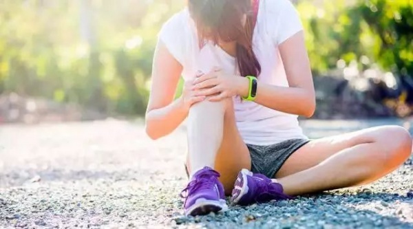 走个“鸭子步”瞧瞧，一个动作就能测出你的膝盖有没有问题！