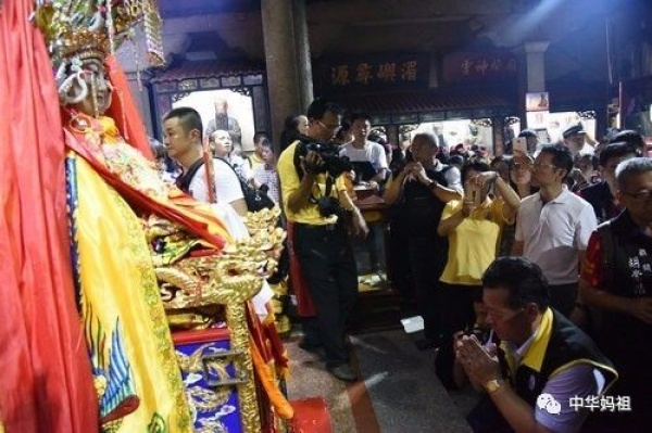 【妈祖】湄洲妈祖巡台回銮安座信众热情迎接