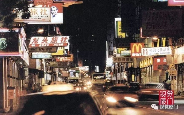 不同时期的厦门中山路夜景，90年代最美，现在效果如金砖