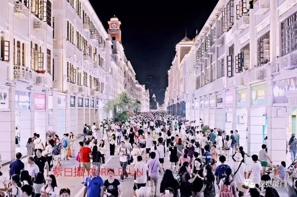 不同时期的厦门中山路夜景，90年代最美，现在效果如金砖