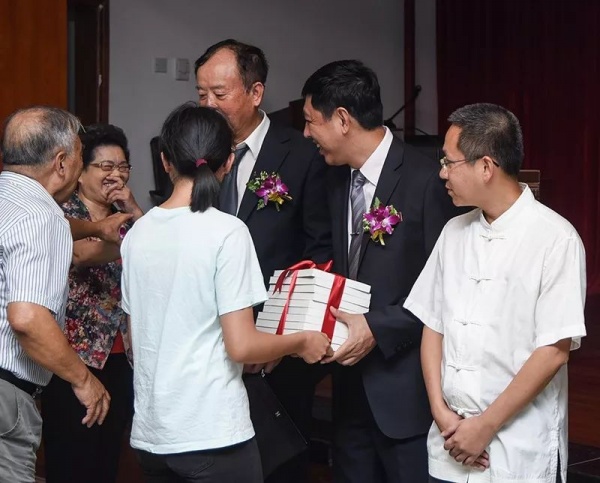 揭秘:陈村牧李尚大黄永玉任静波,他们都有一个共同的身份······ 揭秘:陈村牧李尚大黄永玉任静波,他们都有一个共同的身份······