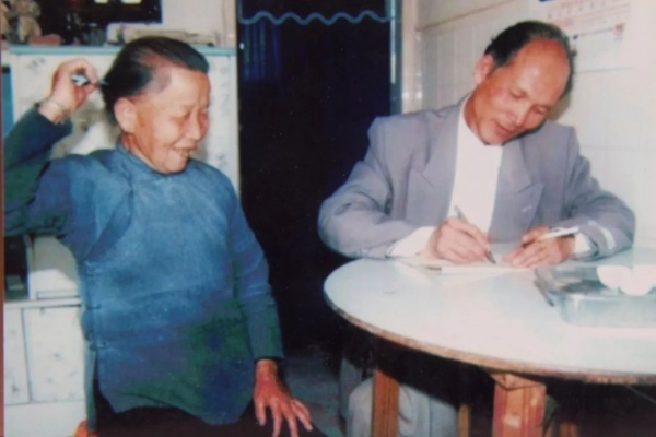 日渐走远的“寡妇村”重返铜钵村探寻30年的悲欢离合