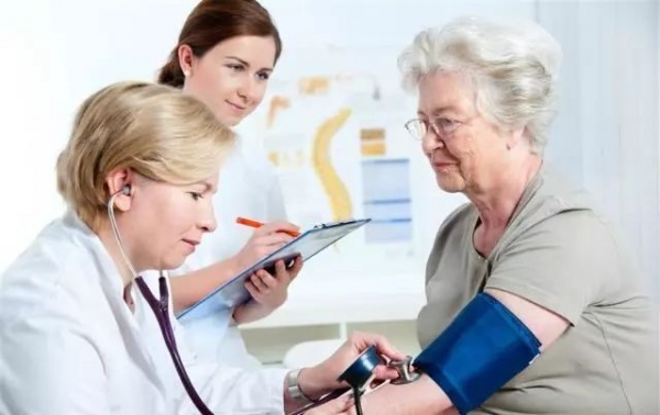 最新！美国调整标准，近半美国人高血压，快查查自己的体检报告！