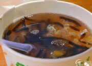 陆丰市场旁的仙草婆