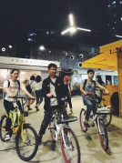 趁着撩人夜色，一起寻欢作乐！