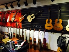 0元免费学吉他6节课公益活动厦门哪里可以学钢琴厦门创世之音琴行